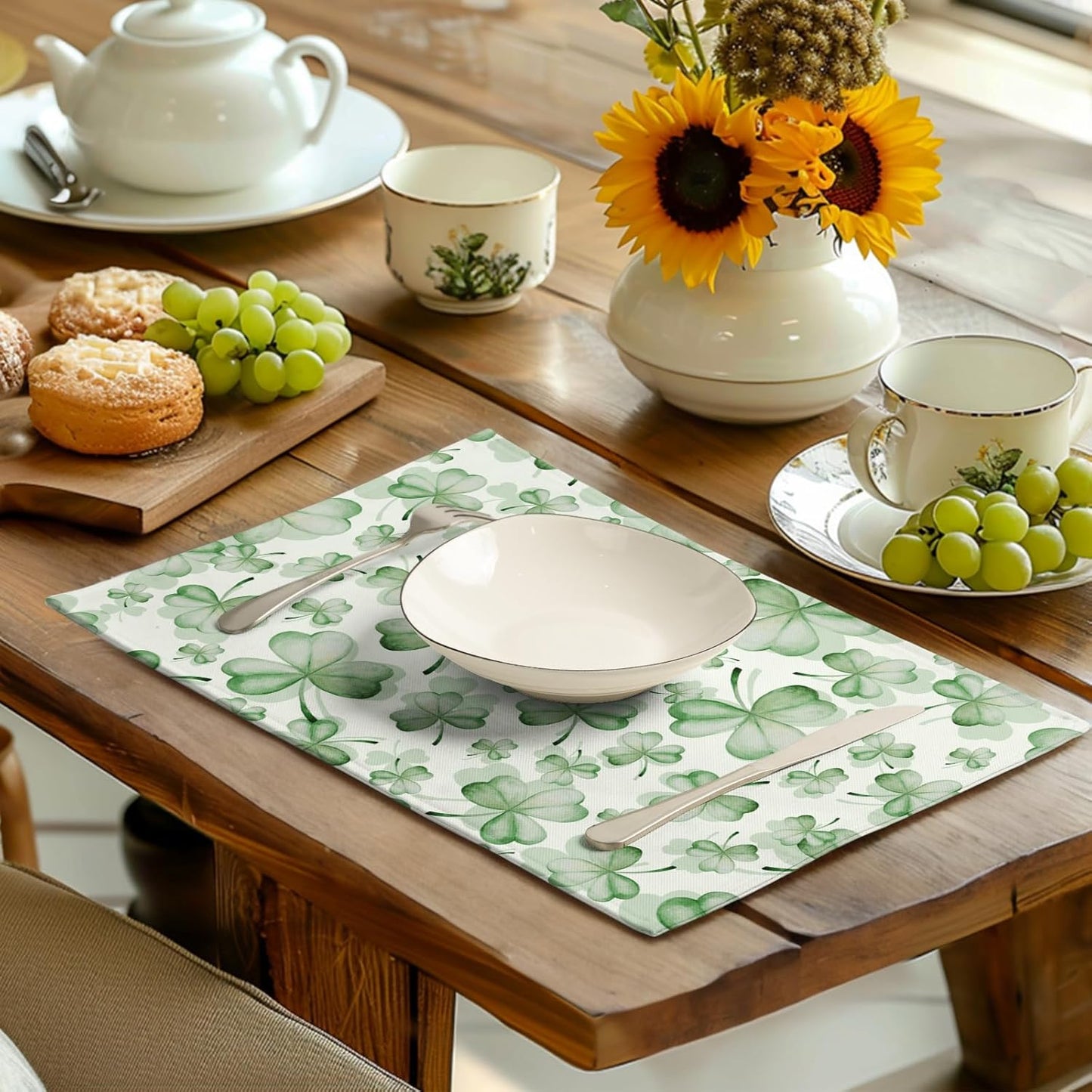 Shamrocks St. Patrick's Day Placemats Set of 4 Watercolor Lucky Clovers St Patrick's Day Table Mats Seasonal Spring Green Leaves Linen Place Mats for Party Kitchen Dining Outdoor Indoor Decor