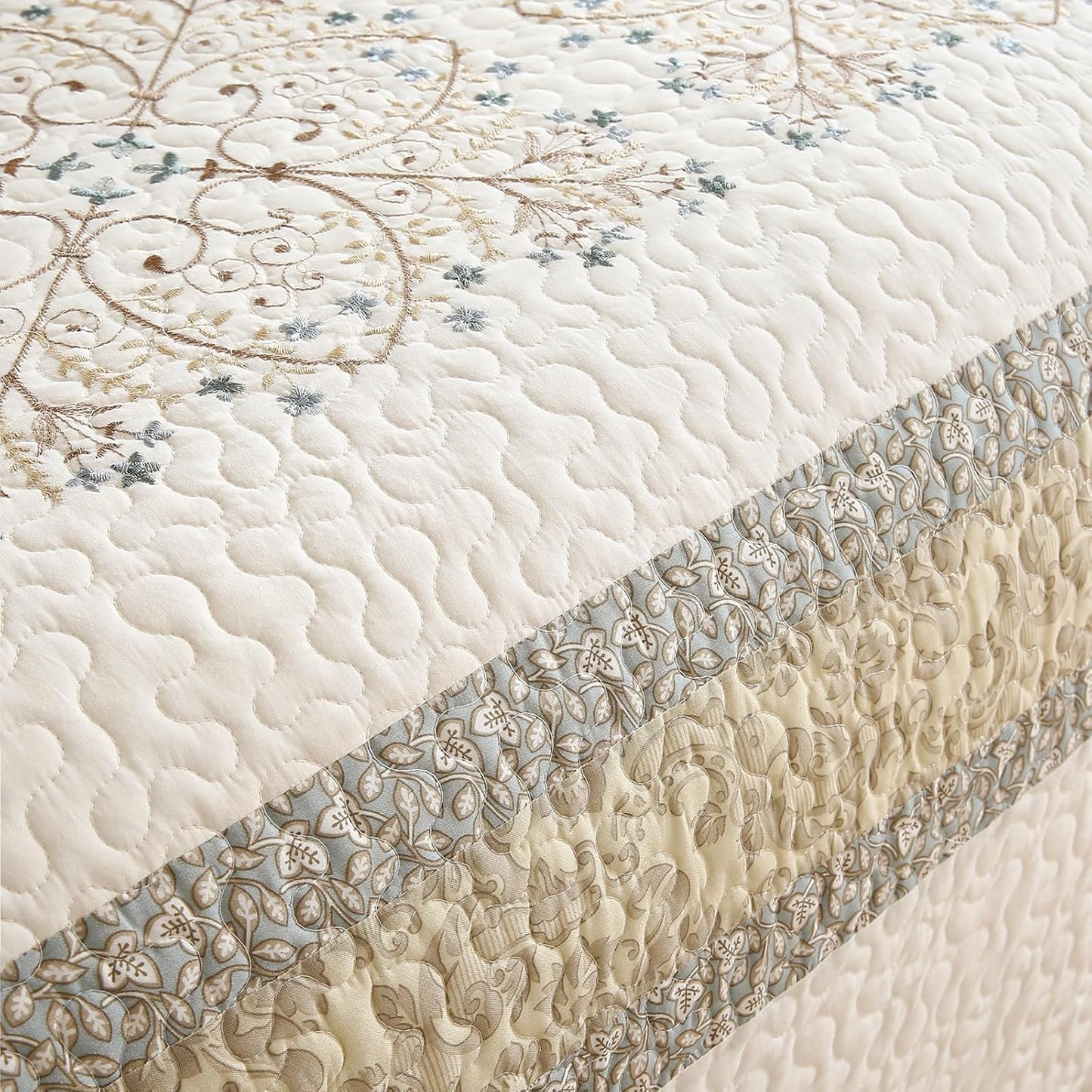 vctops Elegant Embroidered Quilt Set Farmhouse Patchwork Reversible Bedspread Coverlet 3 Piece Cotton Quilted Bedding Set for All Season, 1 Quilt + 2 Pillow Sham (119x117 in)