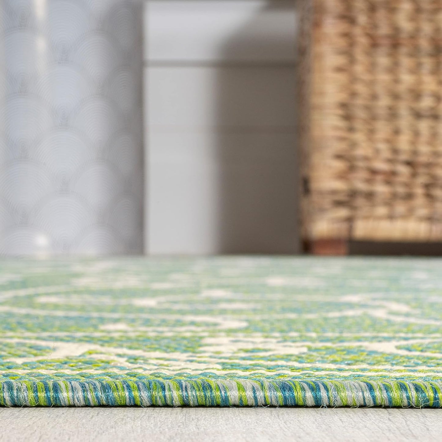 JONATHAN Y Vintage Filigree Indoor Outdoor Round Area Rug 5 Ft Green/Ivory, Charleston Textured Weave for Backyard, Patio, Porch, Easy-Cleaning, High Traffic, Pet-Friendly, Non-Shedding (SMB106K-5R)