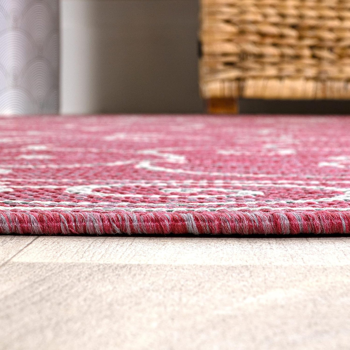 JONATHAN Y Vintage Filigree Indoor Outdoor Area Rug 5X8 Fuchsia/Light Gray, Charleston Textured Weave for Backyard, Patio, Porch, Easy-Cleaning, High Traffic, Pet-Friendly, Non-Shedding (SMB106J-5)