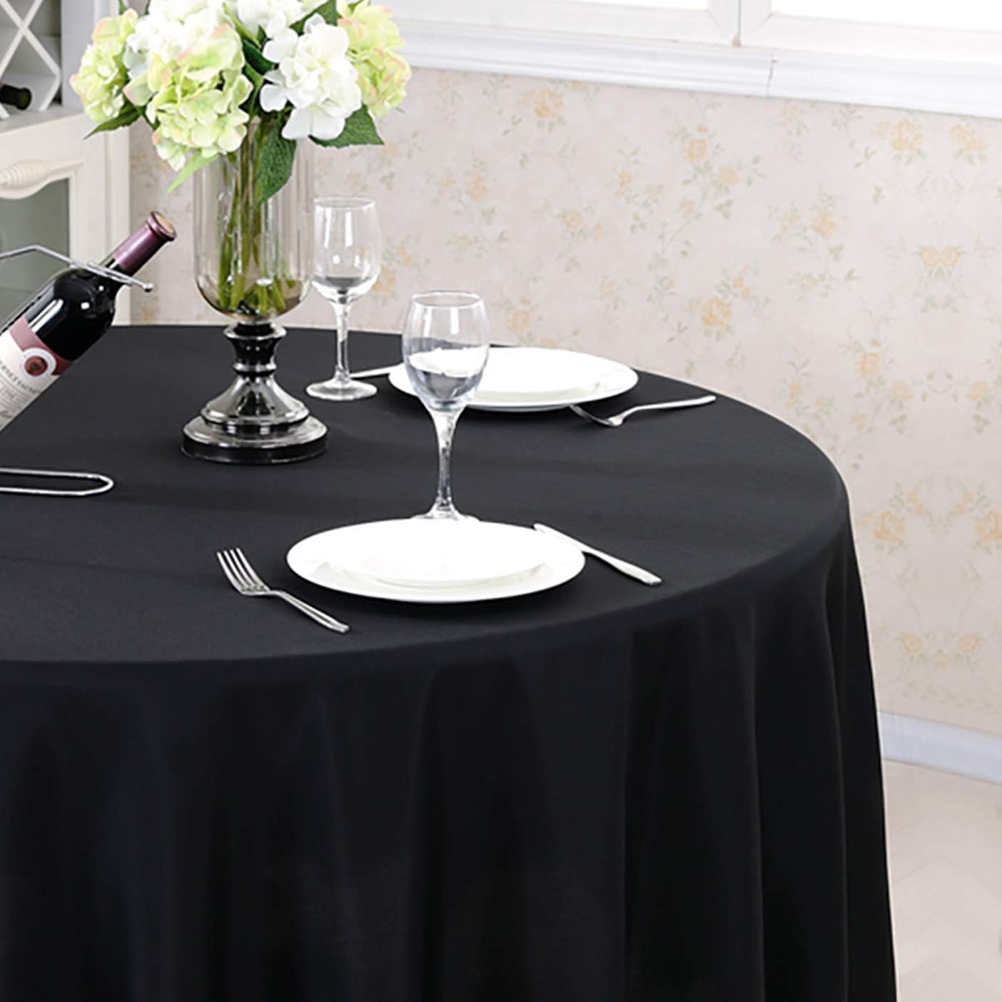 Surmente 132 inch Round Tablecloths -5 Pack Black Round Table Cloths, Polyester Fabric Table Covers for Wedding, Party, Banquet, or Restaurant