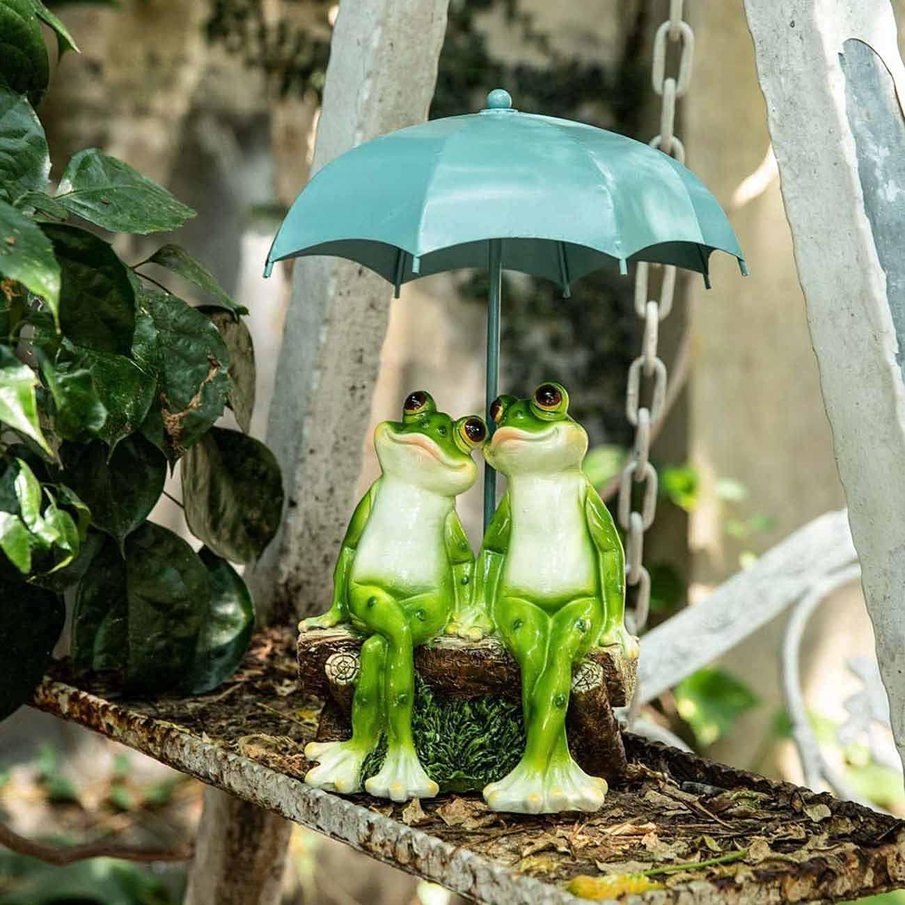 Frog Statue Garden - Resin Happy Couple Frogs on Bench Figurines - Summer Decorations for Patio, Yard, Lawn, Porch - Cute Garden Frog Decor - Ornament Gift