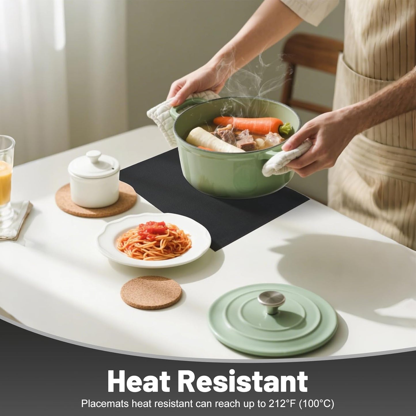 Placemats Set of 6，Non-Slip PVC Weave Table Mats Easy to Clean，Heat Resistant Place Mats for Kitchen Dining Table Decoration Indoor Outdoor，Black