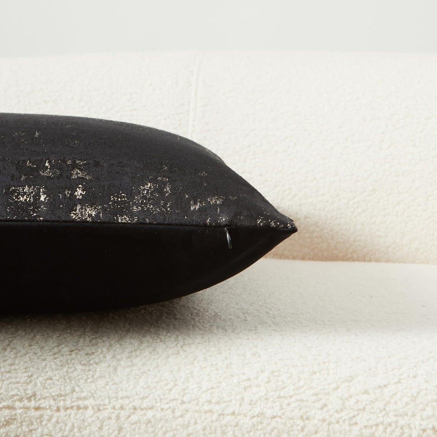 THE-TINOART Black & Gold Modern Luxury Pillow Cover 22x22 - Jacquard Embroidery with Metallic Thread, Reversible Decorative Throw Pillow Cover for Sofa/Bed, Velvet Backing