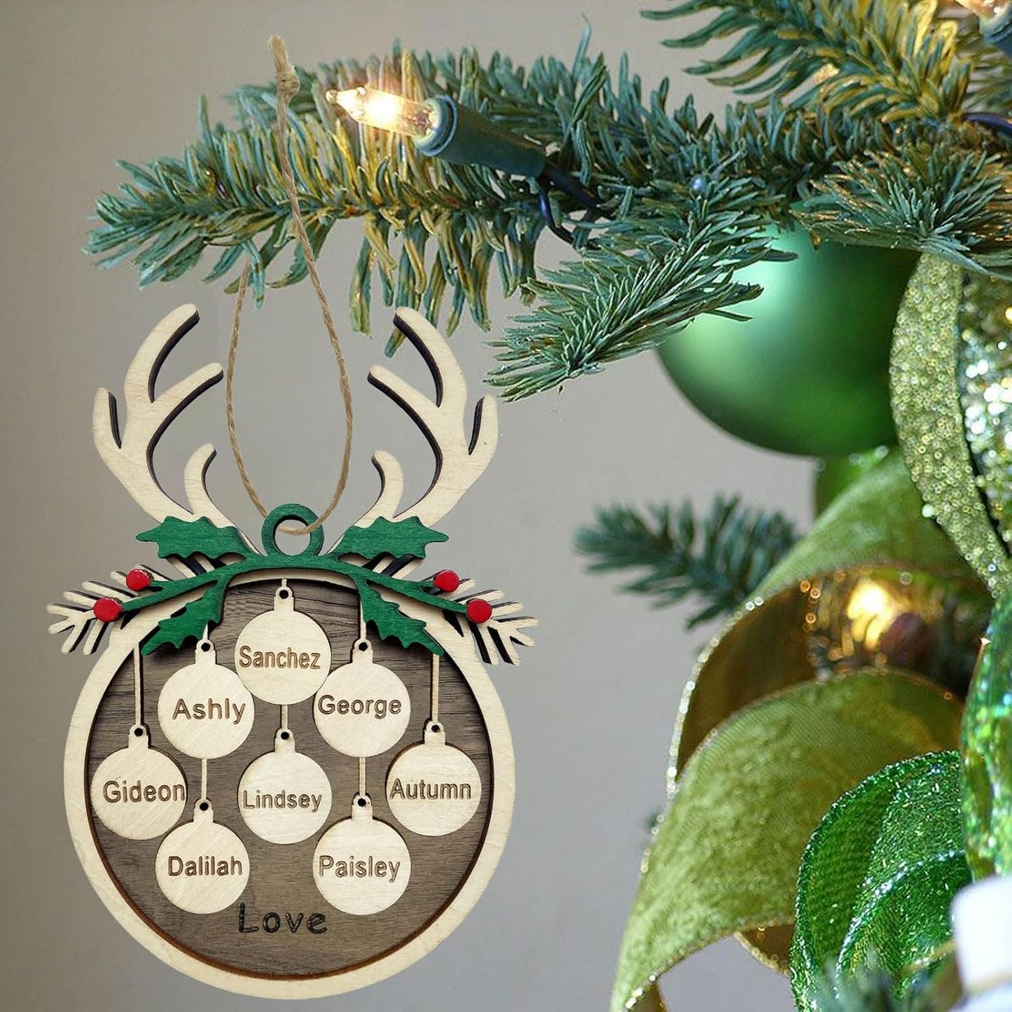 2025 Personalized Christmas Ornaments Family of 2/3/4/5/6/7/8,Custom Reindeer Christmas Wooden Ornaments Deorations with Names,Customized Xmas Ornament Tree Deorations,Personalized