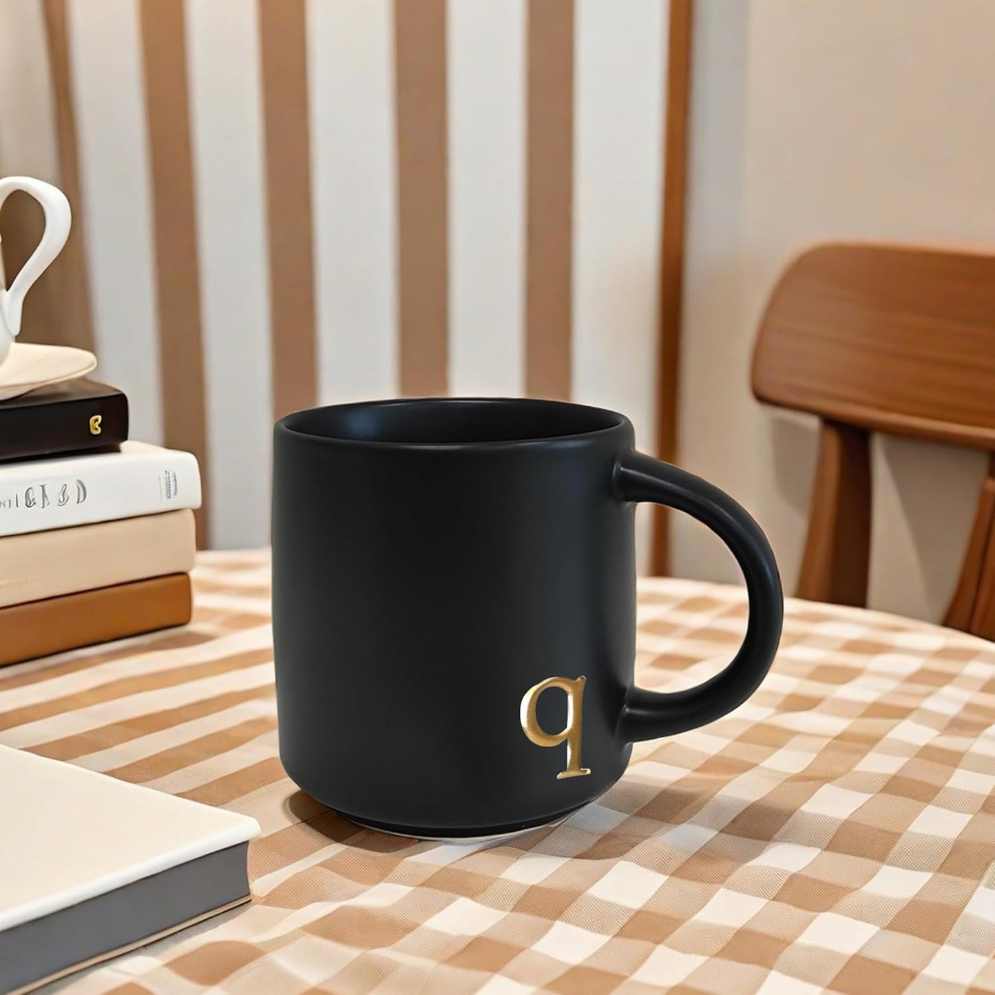 COLLECTIVE HOME - Black Monogram Ceramic Mugs, 15 oz Golden Initial Coffee Cups, Elegant Alphabet Tea Mugs, Personalized Halloween Mug with Gift Box, Perfect for Office and Home Décor (q)