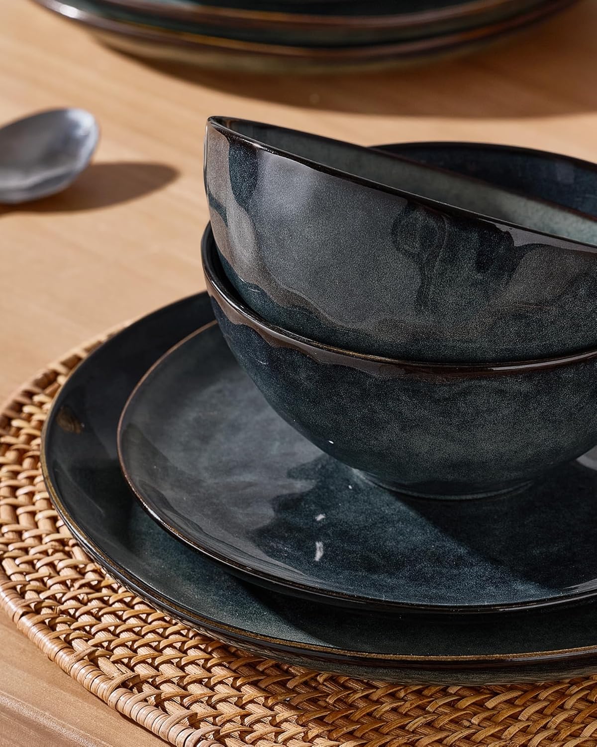 Famiware Dinnerware Sets for 8, Ocean Round 24-Piece Kitchen Plates and Bowls Sets, Microwave and Dishwasher Safe, Scratch Resistant, Deep Forest