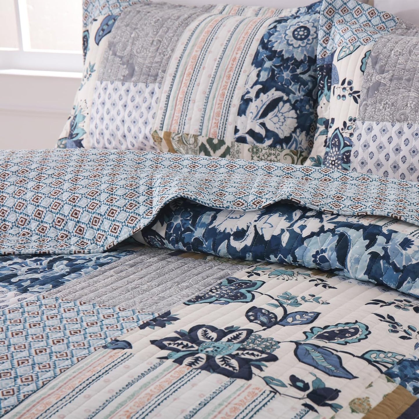 Yvooxny Queen Quilt Set Reversible Quilted Bedspread 3-Piece Lightweight Floral Real Patchwork Coverlet Bedding Set with Pillowcases for All Seasons, 98 * 90 Inches