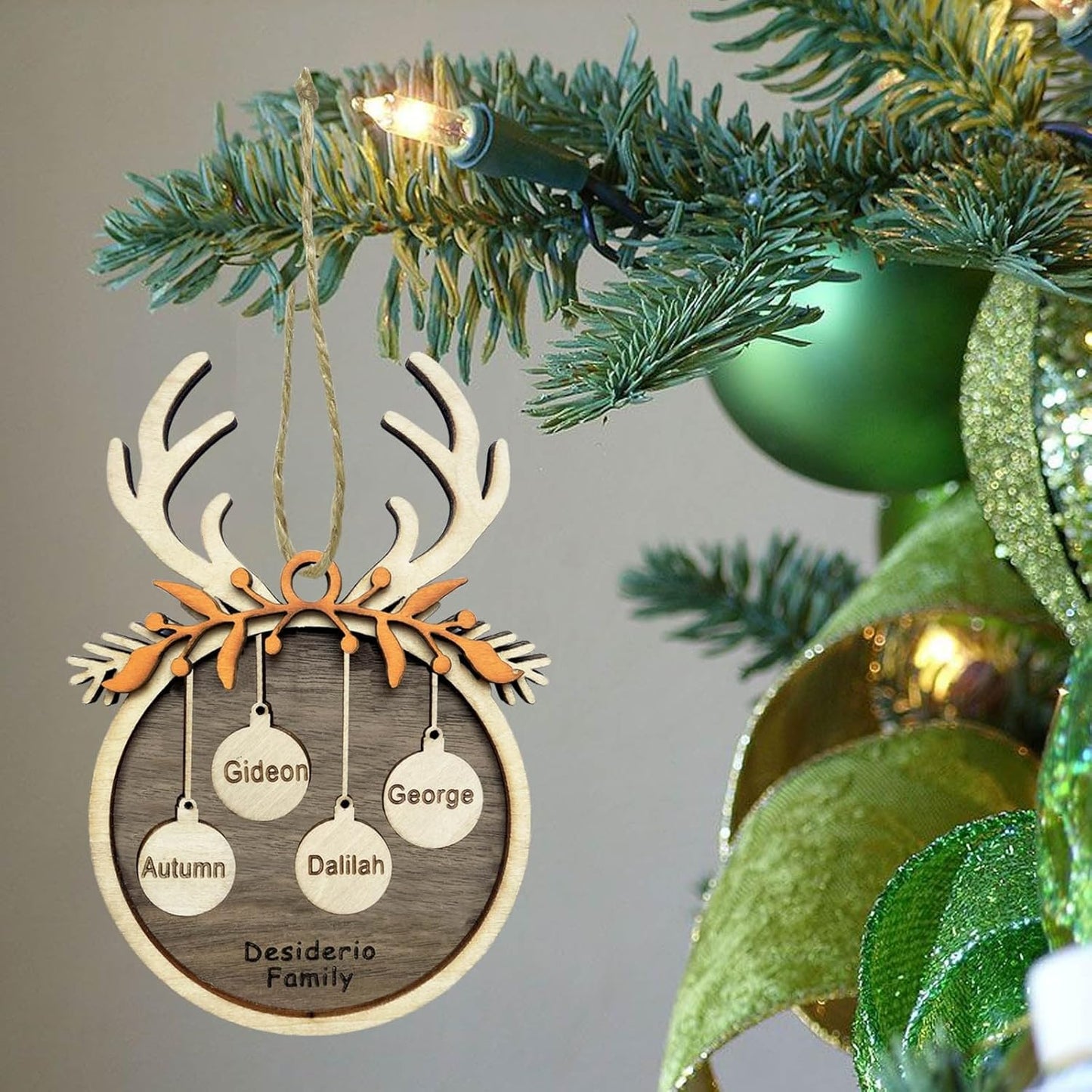 2025 Personalized Christmas Ornaments Family of 2/3/4/5/6/7/8,Custom Reindeer Christmas Wooden Ornaments Deorations with Names,Customized Xmas Ornament Tree Deorations,Personalized Xmas Gifts