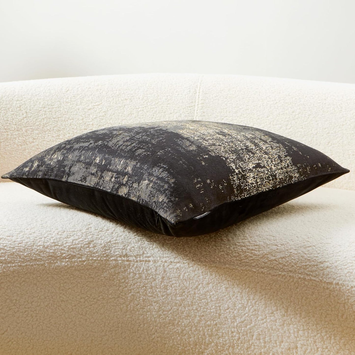 THE-TINOART Black & Gold Modern Luxury Pillow Cover 20x20 - Jacquard Embroidery with Metallic Thread, Reversible Decorative Throw Pillow Cover for Sofa/Bed, Velvet Backing