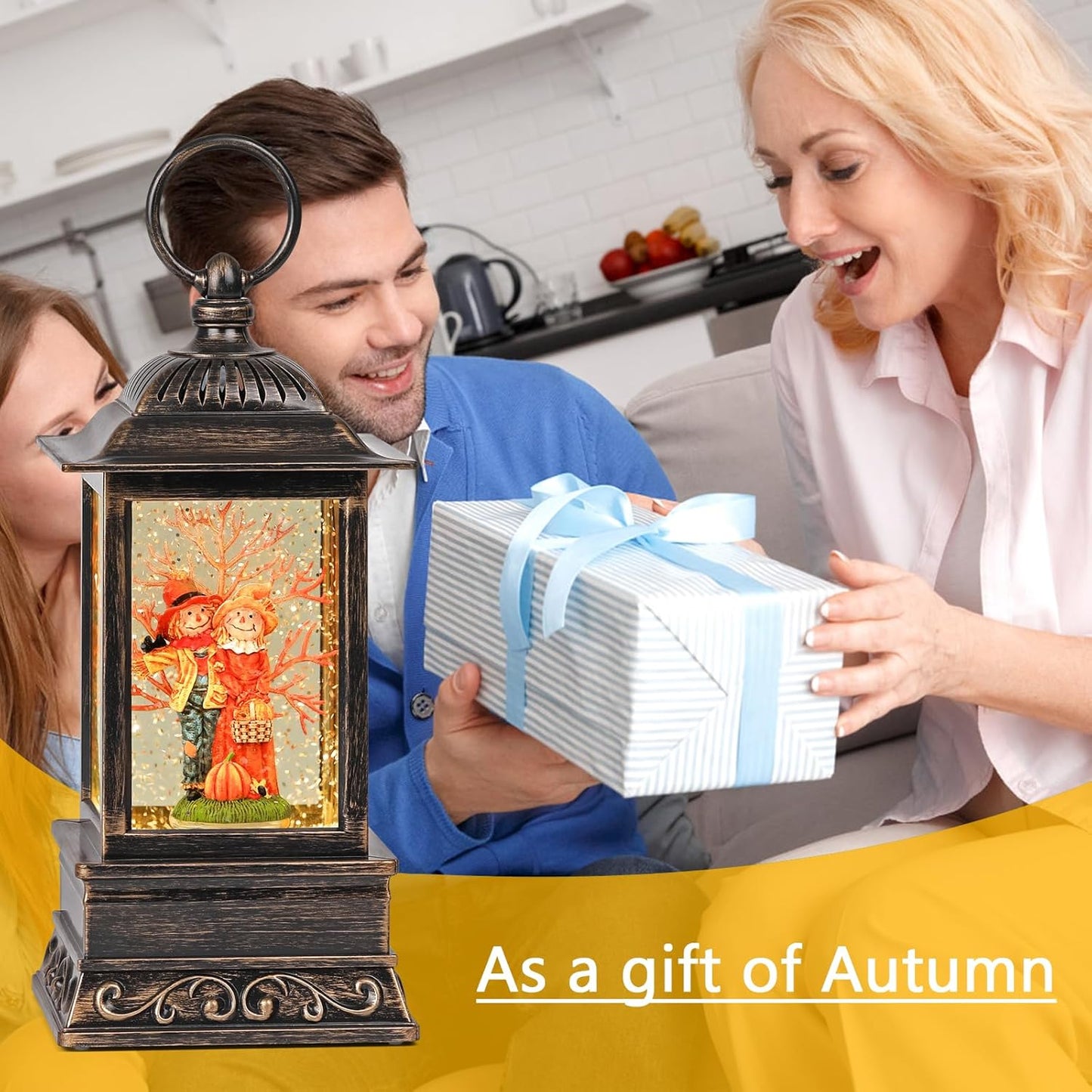 Fall Snow Globes, Scarecrow Couple with Pumpkin Scene Snow Globes, Glittering Lantern with Timer, Snow Globe Lantern USB or Battery Powered for Fall Festival Thanksgiving Day Decor