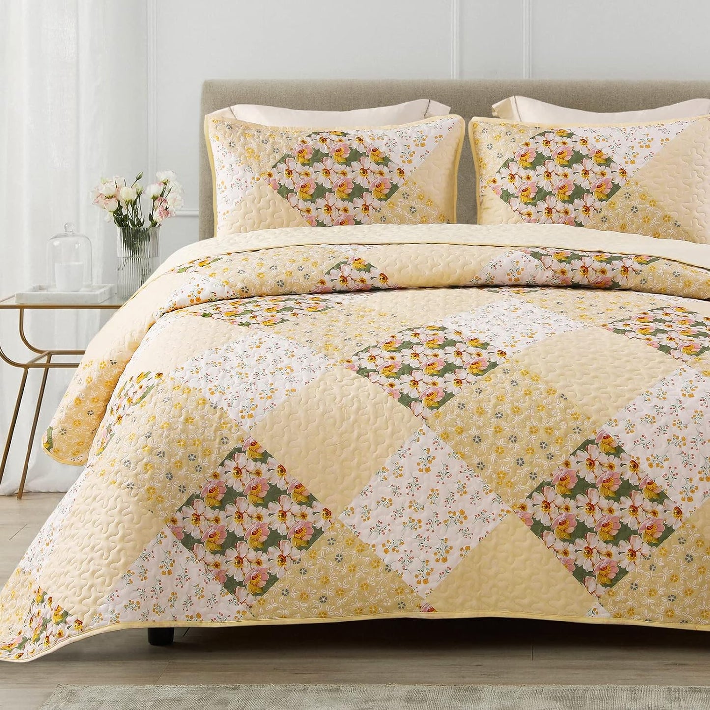 Exclusivo Mezcla Reversible Boho Quilt Set Queen Size, 3 Pieces Patchwork Yellow All Season Bedspreads, Ultra Soft Floral Coverlet Bedding Set with Printed Pattern (1 Quilt, 2 Pillow Shams)