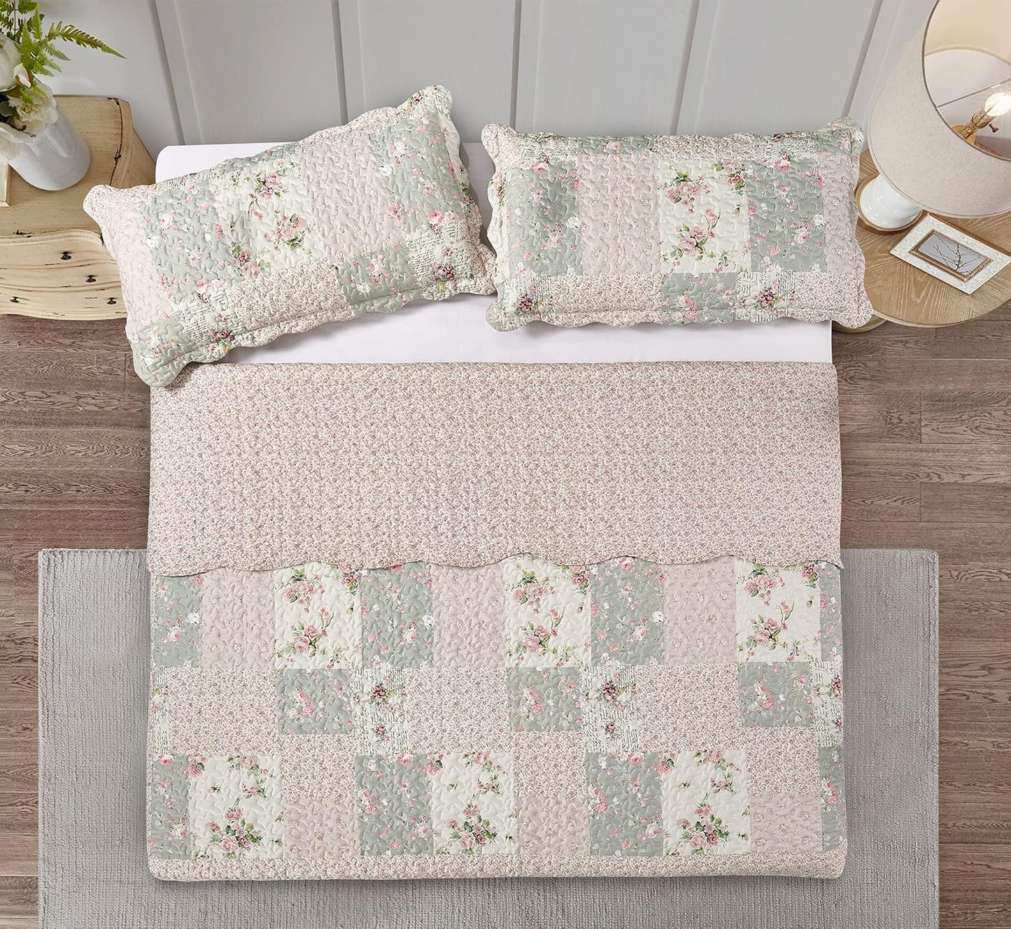 Brilliant Sunshine Rose and Sage Quilt Set, 3-Piece Bedding Sets with 2 King Pillow Shams, Washable and Reversible Bedspread, Soft Lightweight Coverlet, All-Season, King/Cal King, Light Pink Green
