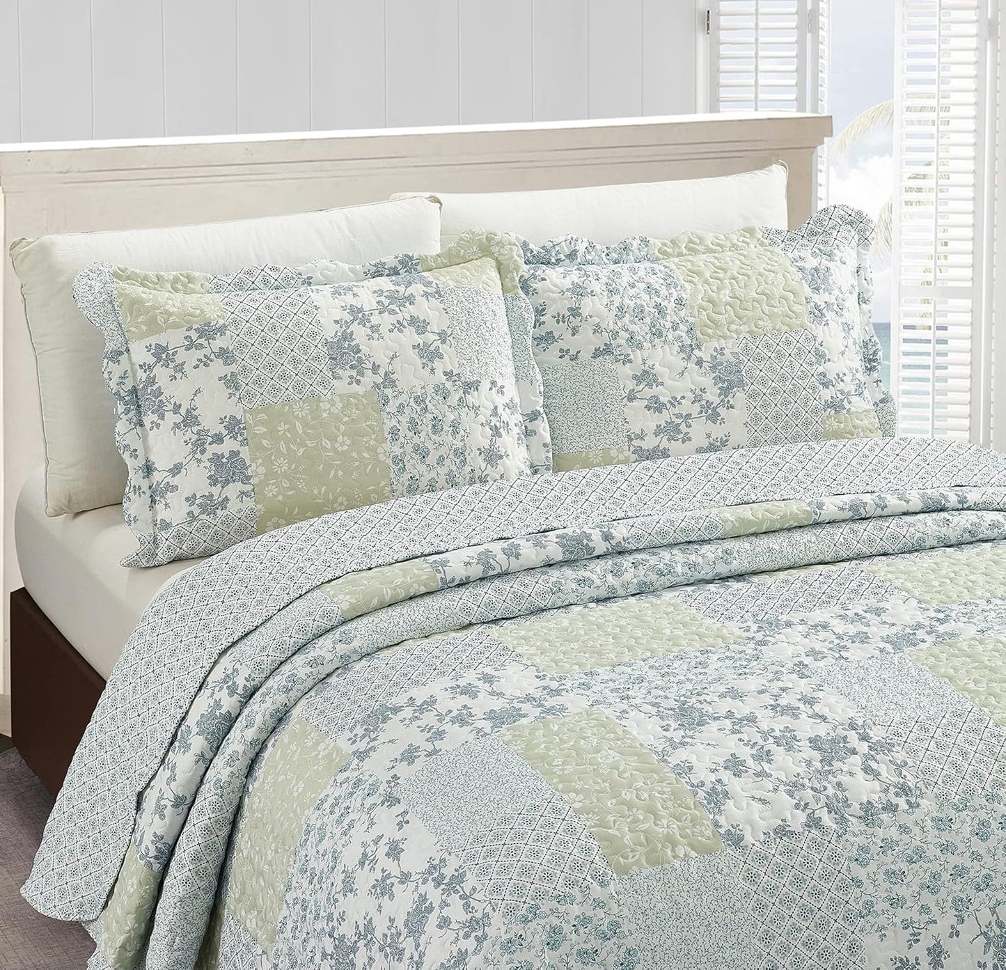 Brilliant Sunshine Multi Blue and Beige Floral Patchwork, 3-Piece Quilt Set with 2 Shams, Reversible Bedspread, Soft Lightweight Coverlet, All-Season, Full/Queen, Blue White