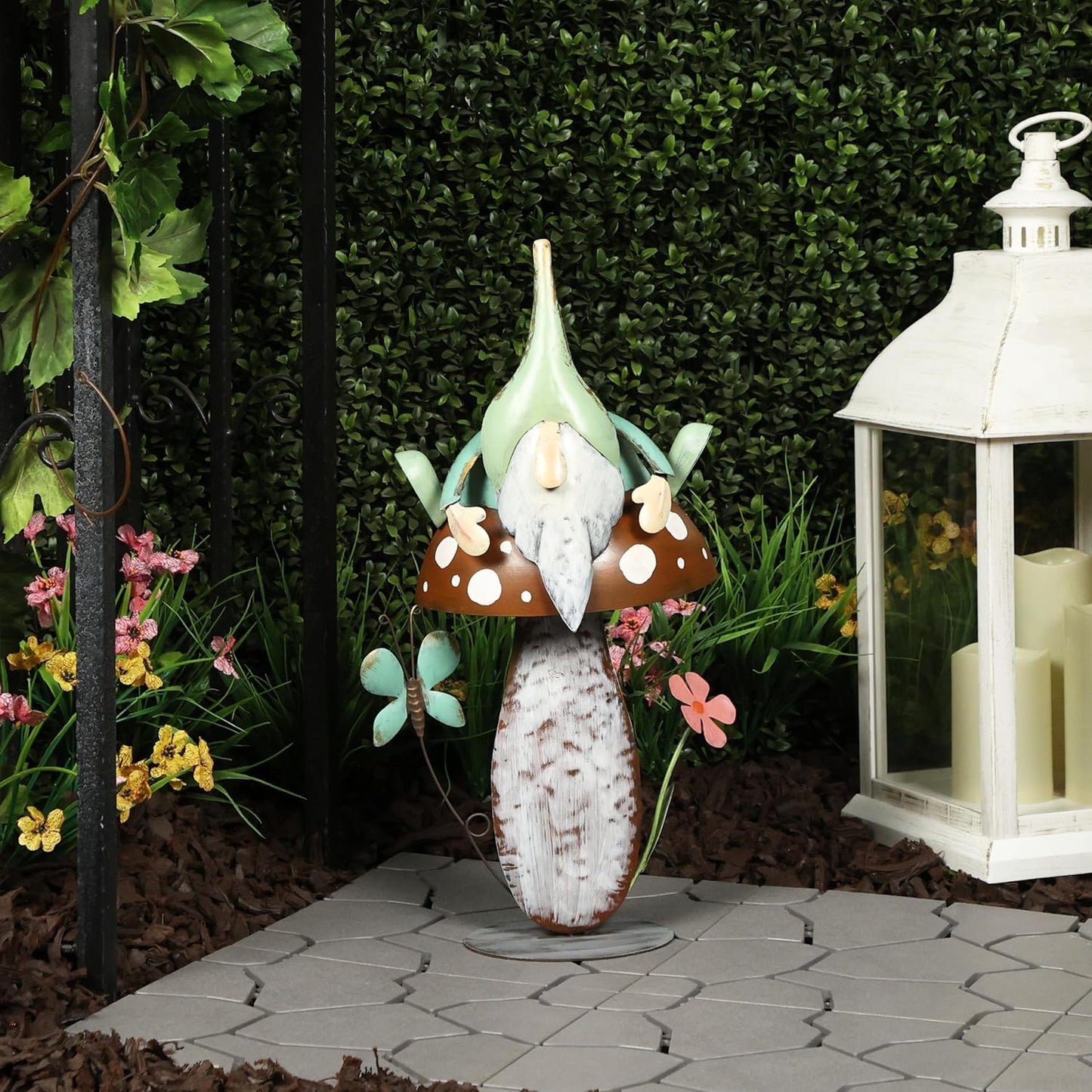 Alpine Corporation - Metal Gnome with Mushroom – 20" Tall Durable Iron Garden Statue, Whimsical Outdoor Décor for Patio, Lawn, Yard (Multicolor)