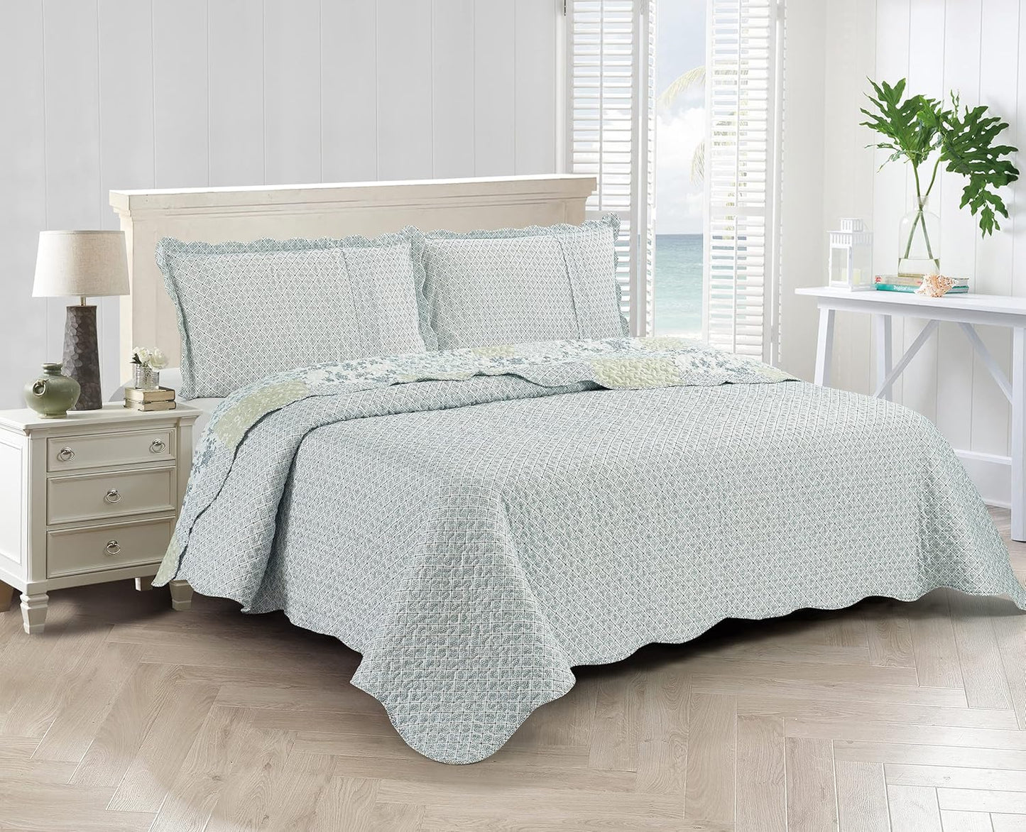 Brilliant Sunshine Multi Blue and Beige Floral Patchwork, 3-Piece Quilt Set with 2 Shams, Reversible Bedspread, Soft Lightweight Coverlet, All-Season, King, Blue White