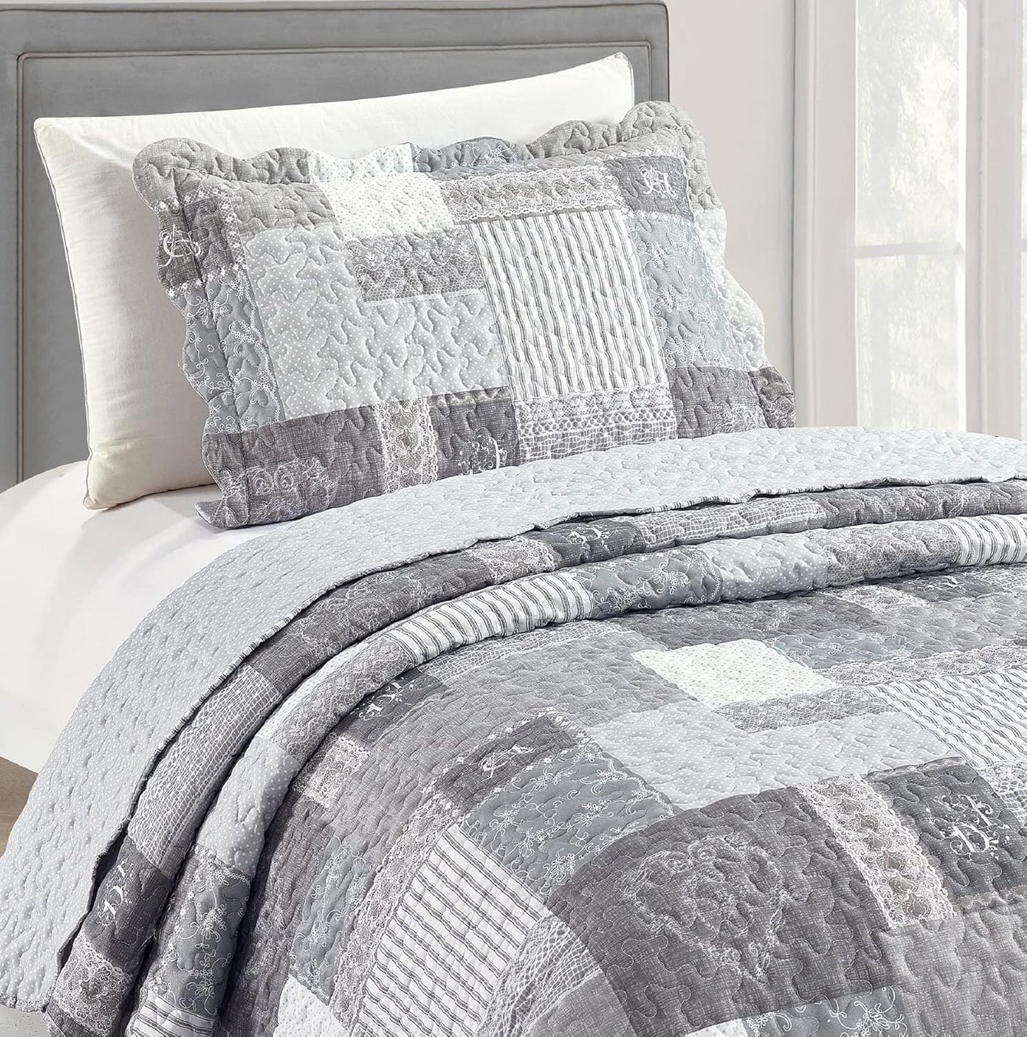 Brilliant Sunshine Grey Heart Love, Floral and Lace Patchwork, 2-Piece Quilt Set with 1 Sham, Reversible Bedspread, Soft Lightweight Coverlet, All-Season, Twin, Grey