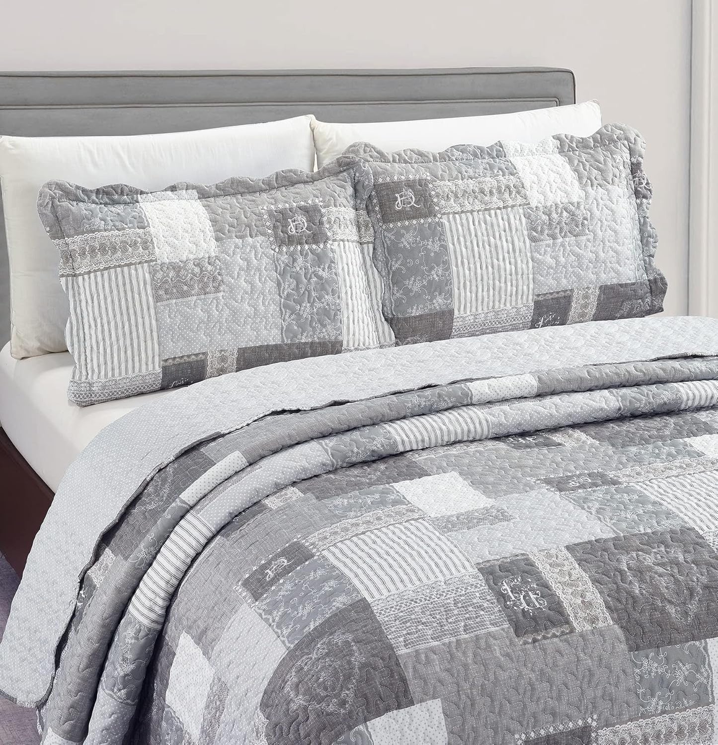 Brilliant Sunshine Grey Heart Love, Floral and Lace Patchwork, 3-Piece Quilt Set with 2 Shams, Reversible Bedspread, Soft Lightweight Coverlet, All-Season, Full/Queen, Grey