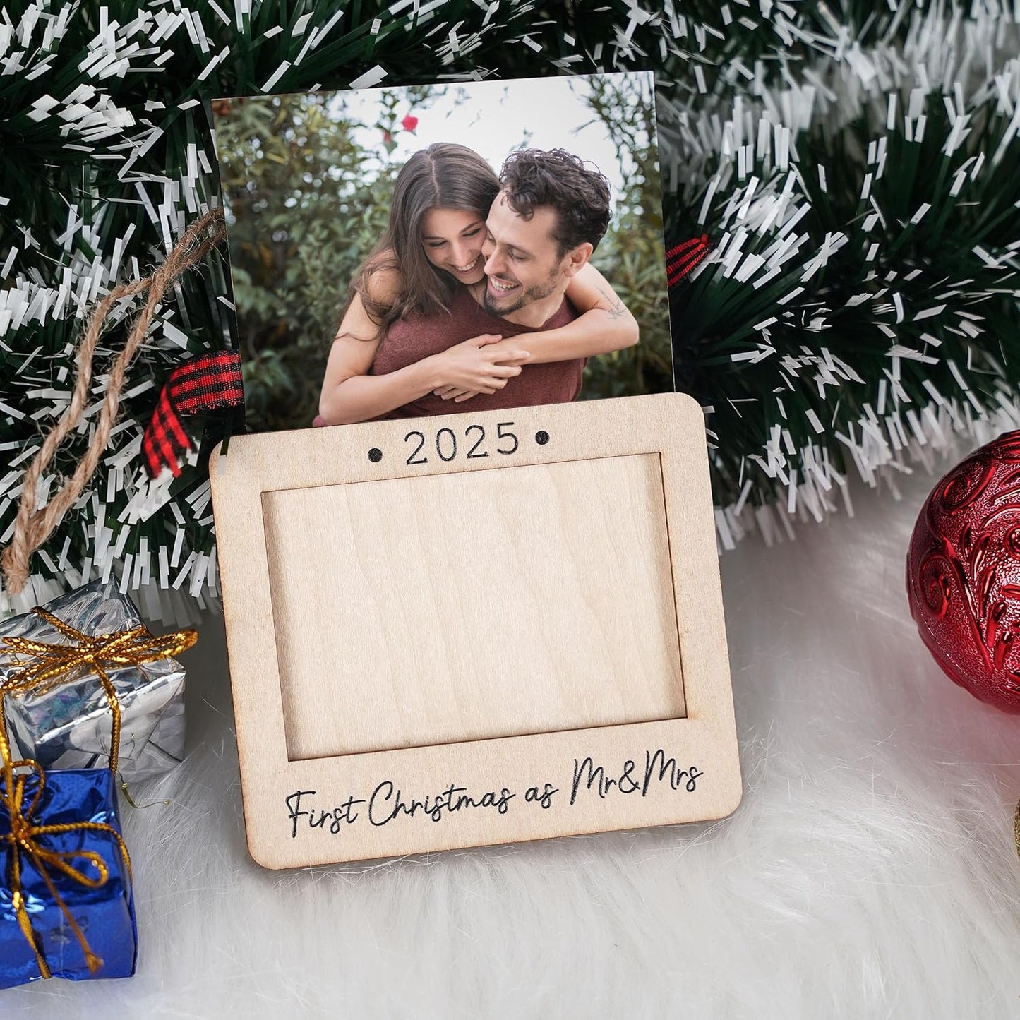Christmas Photo Frame Ornament, 2025 Ornament, Wooden Picture Frame Ornaments With Hanging String (2025 Mr & Mrs (Landscape))