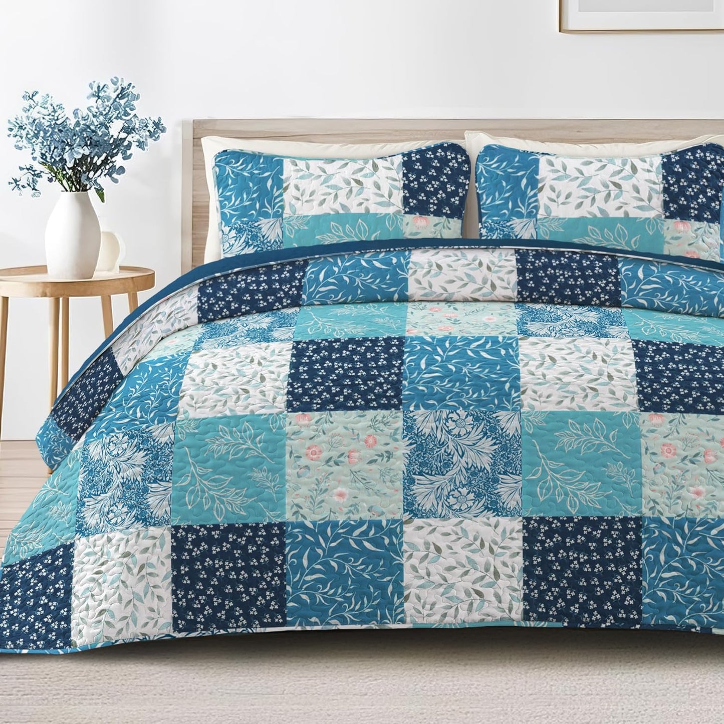 Exclusivo Mezcla Reversible Boho Quilt Set King Size, 3 Pieces Patchwork Navy Blue All Season Bedspreads, Ultra Soft Floral Coverlet Bedding Set with Printed Pattern (1 Quilt, 2 Pillow Shams)